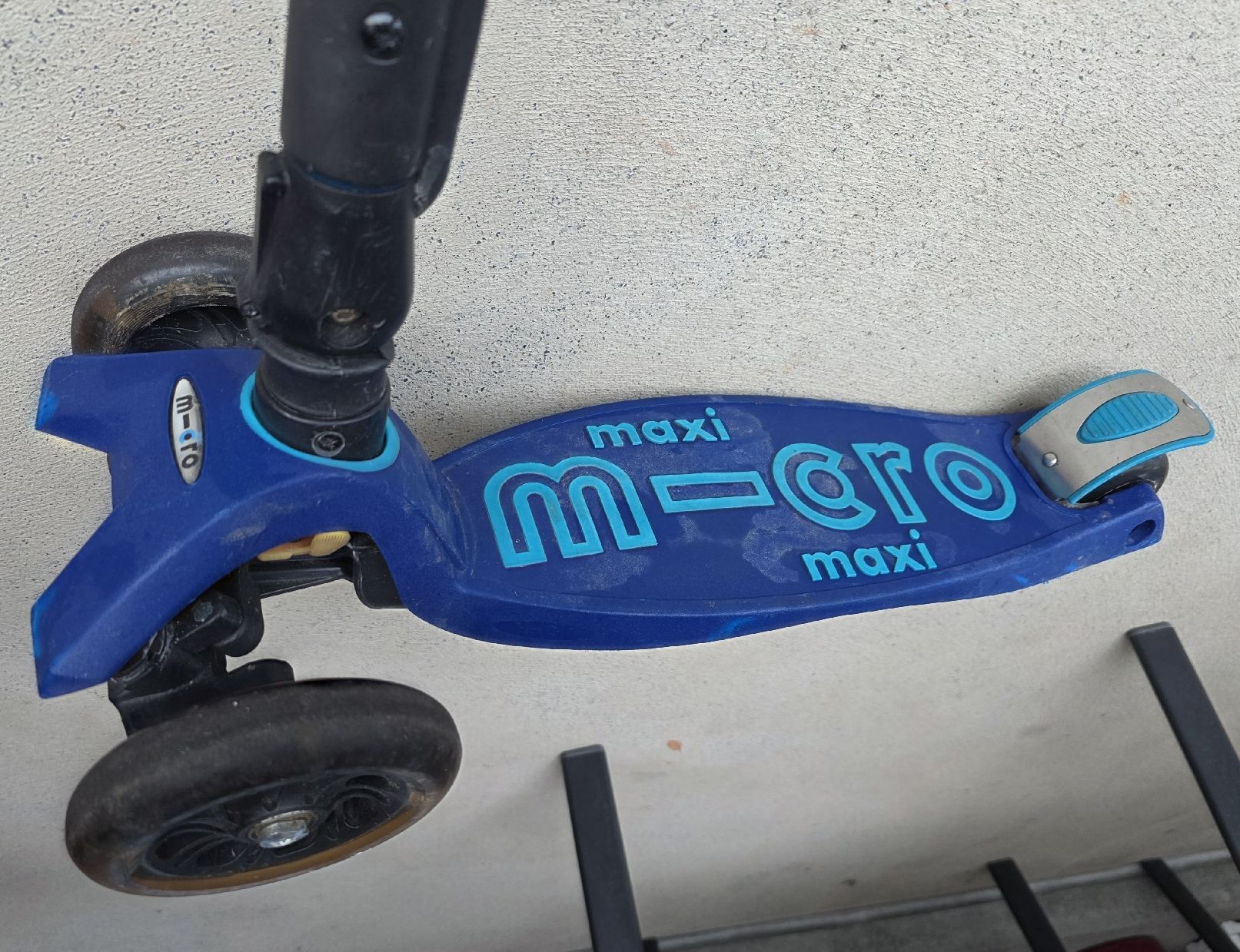 Micro Fahrzeuge für Kinder: Micro Maxi Trottinett blau gebraucht  – Gebraucht aus Zell LU von claro62 2