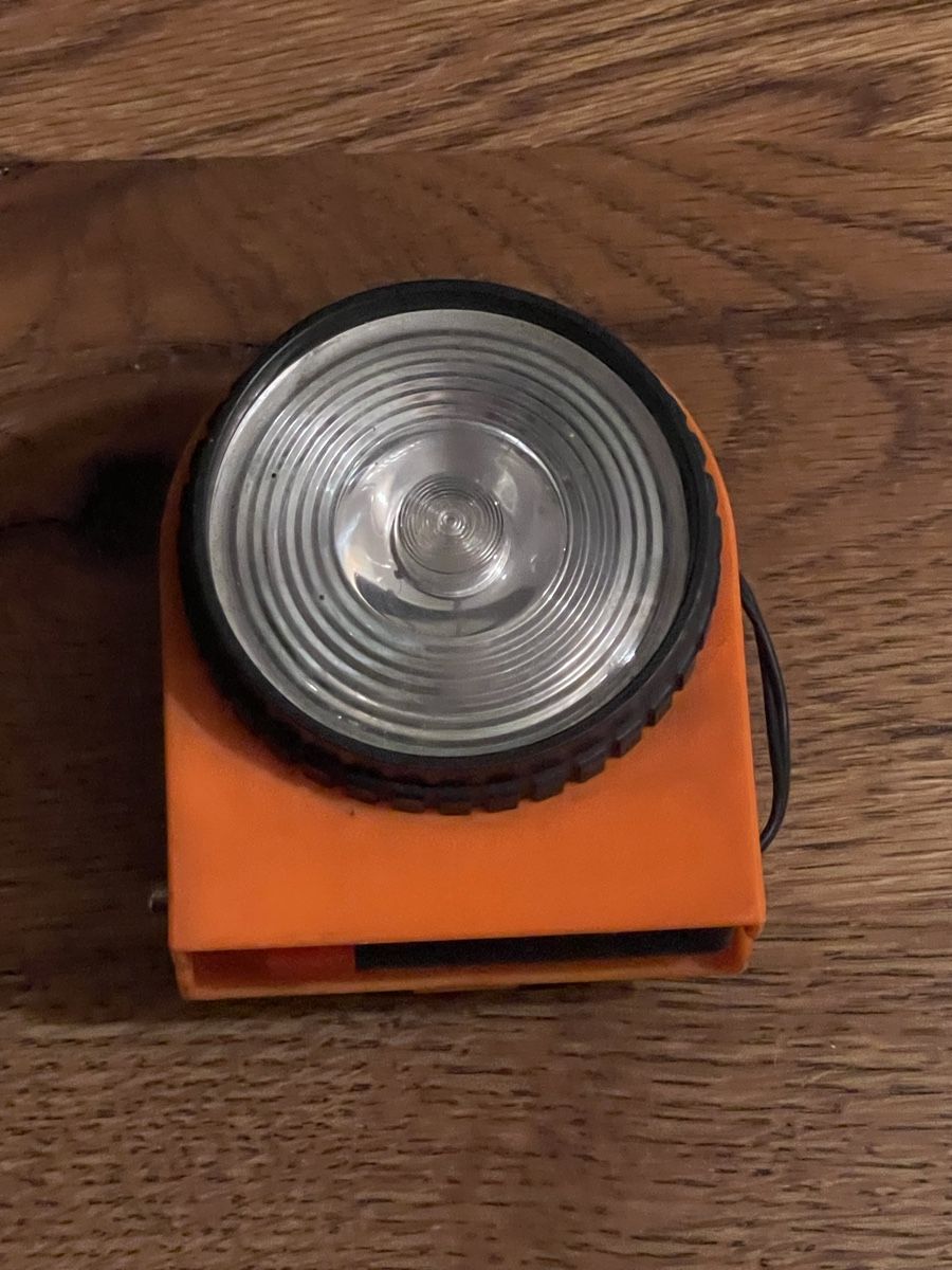 Lampen: Taschenlampe orange mit Zigarettenanzünderstecker vintage – Gebraucht aus Zuerich von Dorsi