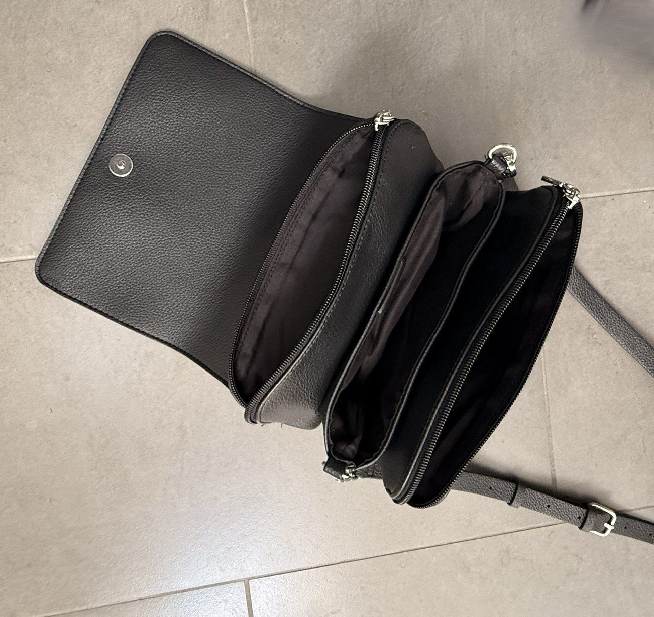 Sacs femmes: Handtasche schwarzes Kunstleder - schwarz – D'occasion à Lommis par manmarmi 1