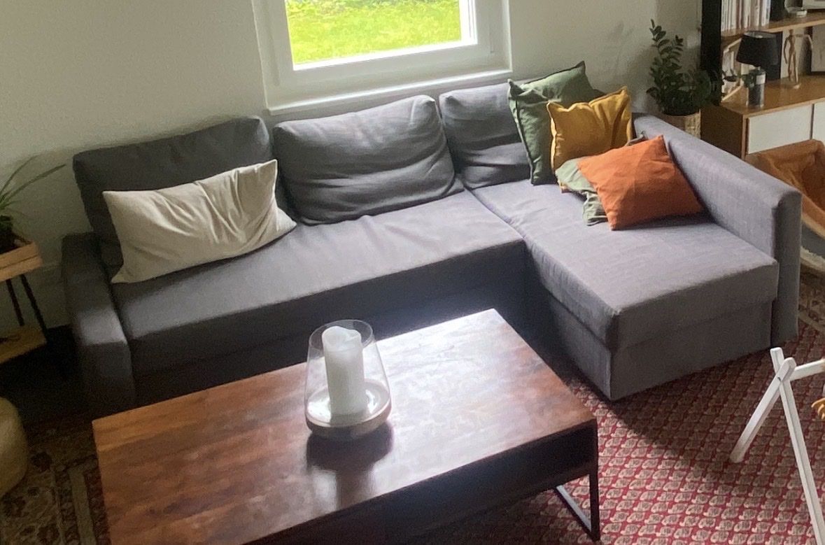 Divani: Ikea-Ecksofa grau mit Schlaffunktion gebrauchter Zustand – Usato da Grüt (Gossau ZH) venduto da fab_xmy9