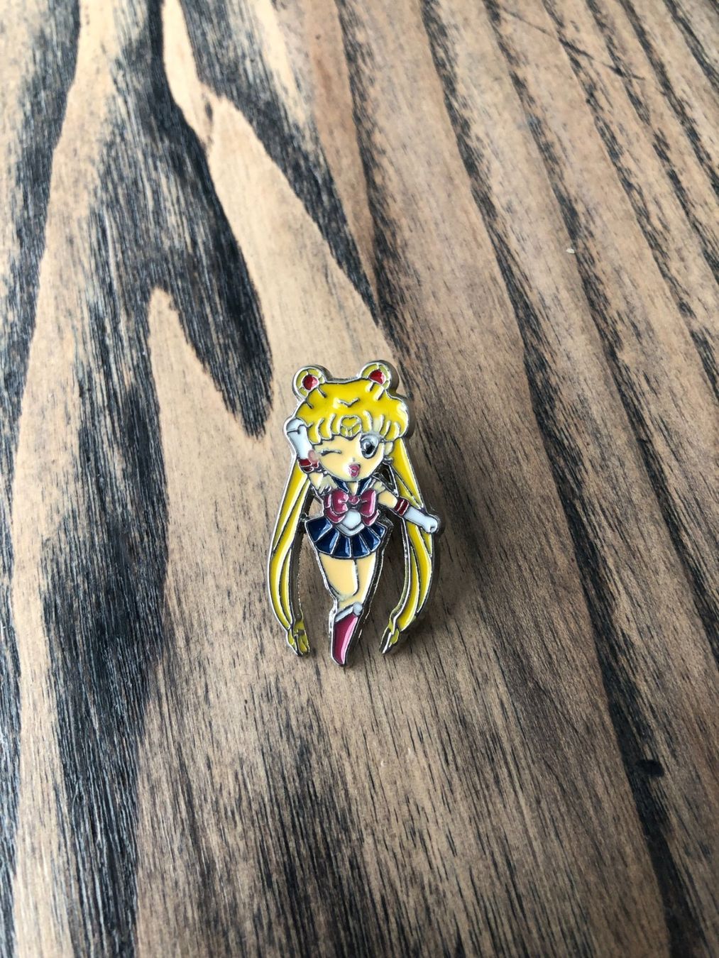 Placchette & Badge: Pin Anstecker Brosche Sailor Moon – Nuovo (secondo la descrizione) da Berg am Irchel venduto da Zweiti_Chance