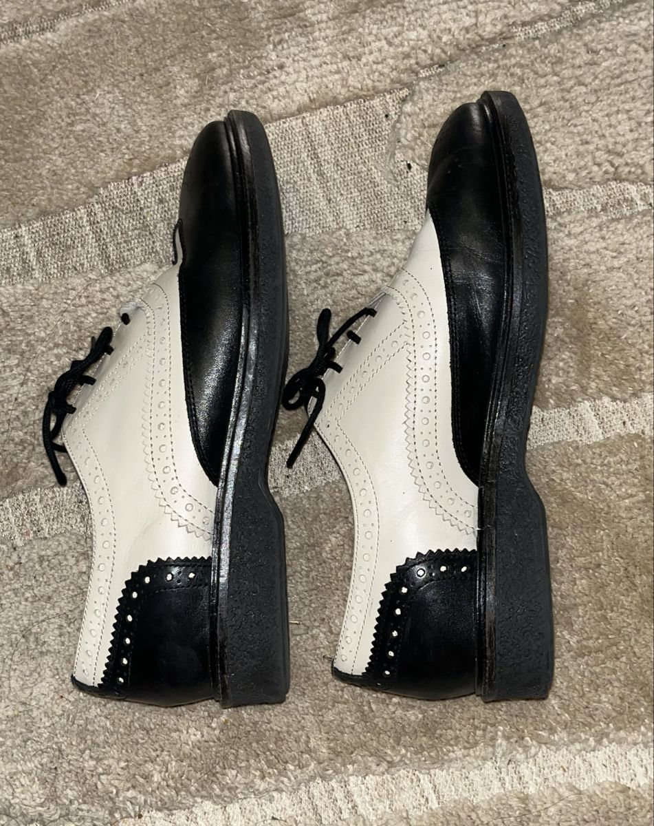 Scarpe da donna: Richelieus chaussures à lacet – Usato da Perrefitte venduto da lulusphere