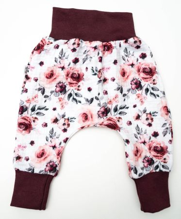 Neugeborene Pumphose aus Musselin mit Rosen Gr.50/56  NEU