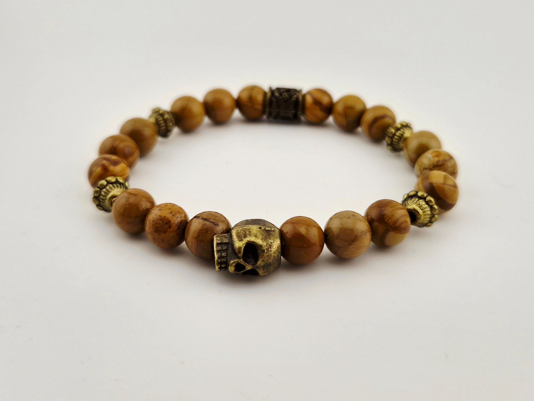 Bracelets: Skull-Armband Versteinerte Holzperlen Braun – Neuf avec emballage d'origine à Thalwil par seasons