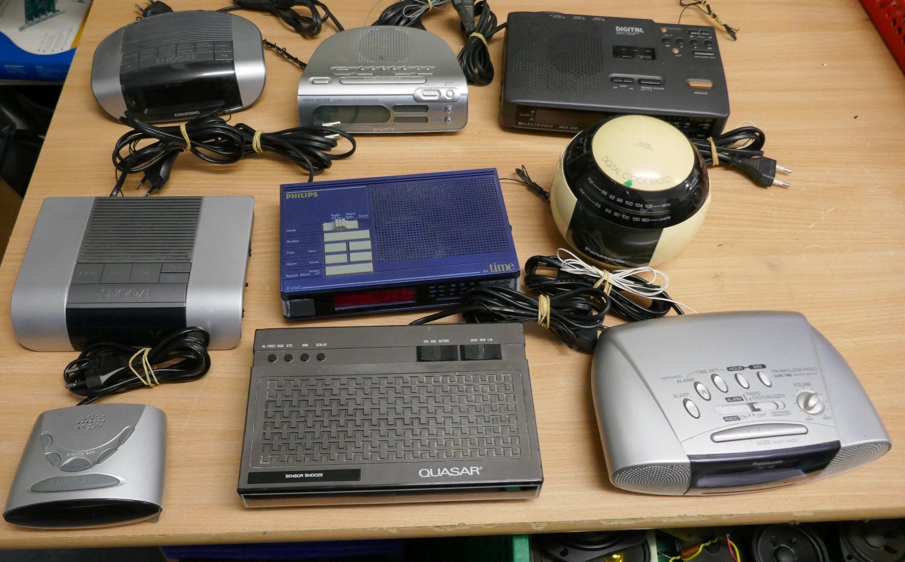 Sony Wecker: Grosse Sammlung Radio-Wecker – Gebraucht aus Wenslingen von FairlightCMI