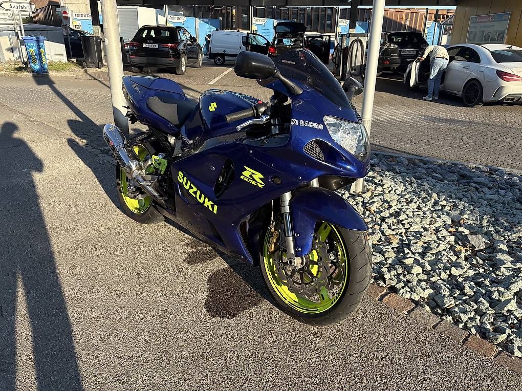 Suzuki Strada: Suzuki GSX-R 750 K1 – Usato da Dübendorf venduto da BATTERY_MAN-_-