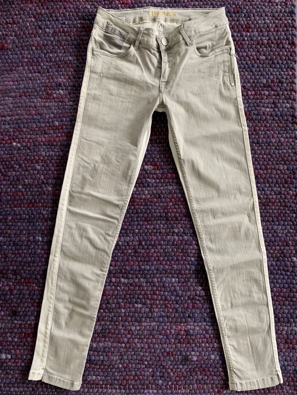 Jeans: Zweifarbige Jeans 27 – Nuovo (secondo la descrizione) da Hausen am Albis venduto da k_b_th92