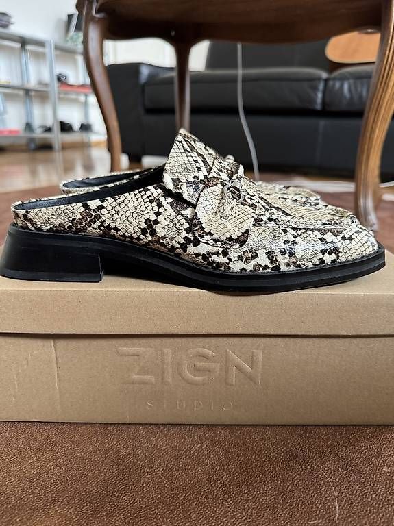 Scarpe da donna: Mules motif serpent en cuir beige – Nuovo e nell'imballaggio originale da Ollon VD venduto da MusiqueAddict 3