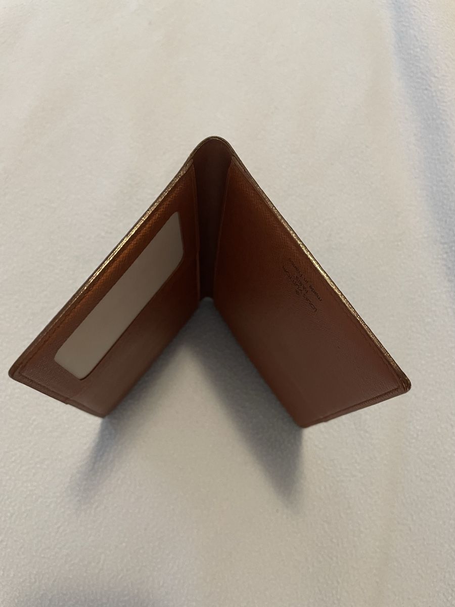 Louis Vuitton Portafogli: Porta documenti Louis Vuitton – Usato da Gorduno venduto da cha_9lgw 4