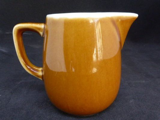 Rössler Caraffe: Rössler pot à crème "brun" contenance 2dl – Usato da Porrentruy venduto da Kim017 2