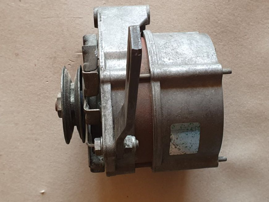 Bosch Tutti pezzi di ricambio auto: Auto Original Bosch Lichtmaschine Oldtimer 14V – Usato da Morgarten venduto da Buemi0 5
