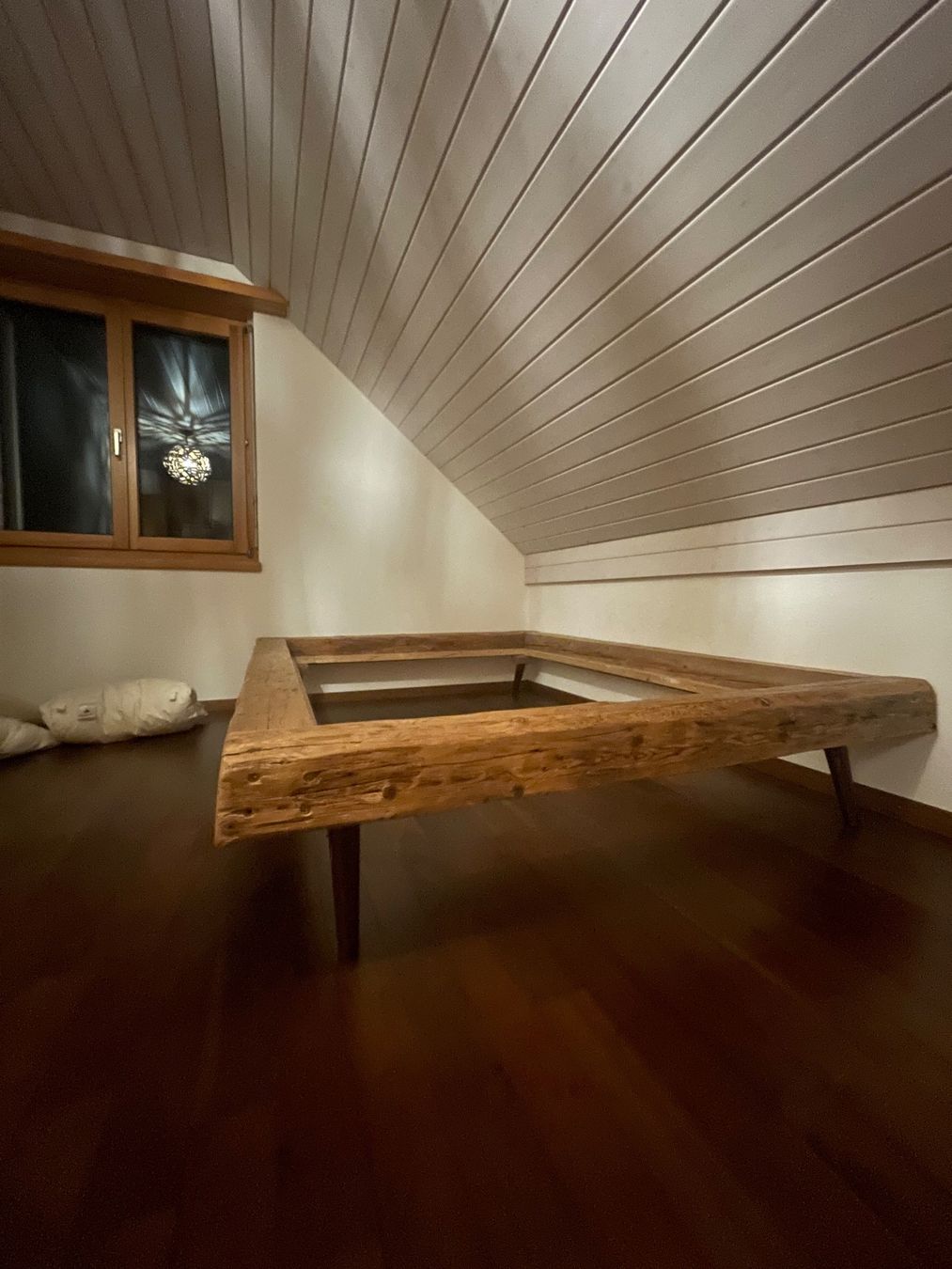 Articoli in legno: Bett, Massivholz, Altholz – Usato da Tagelswangen venduto da Hendrixfloyd 1