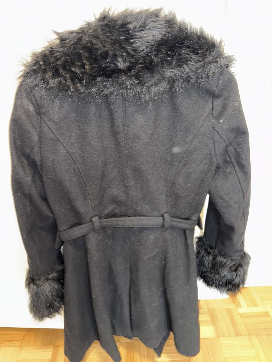 Anna Field Cappotti: SCHWARZER MANTEL MIT KUNSTFELL GR. XS – Usato da Winterthur venduto da fij_f65r 4