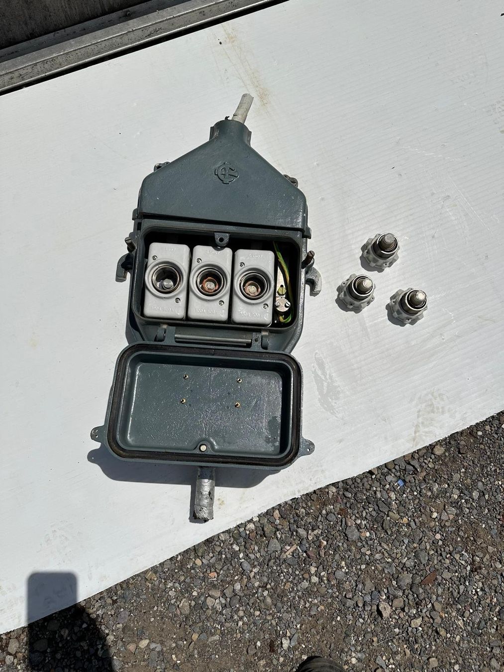 Alimentazione elettrica: Sicherungskasten mit 3 Sicherungen – Usato da Spreitenbach venduto da Space_X 3