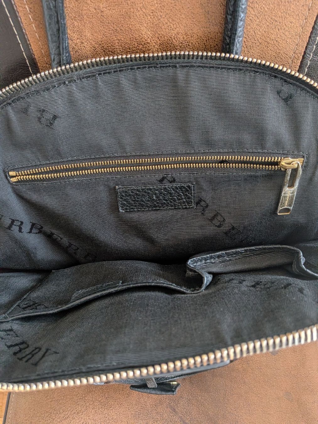 Burberry Borse da donna: Authentic Burberry Black Leather Dome Handbag - Stunning! – Usato da Zürich venduto da yan_8lg2 6
