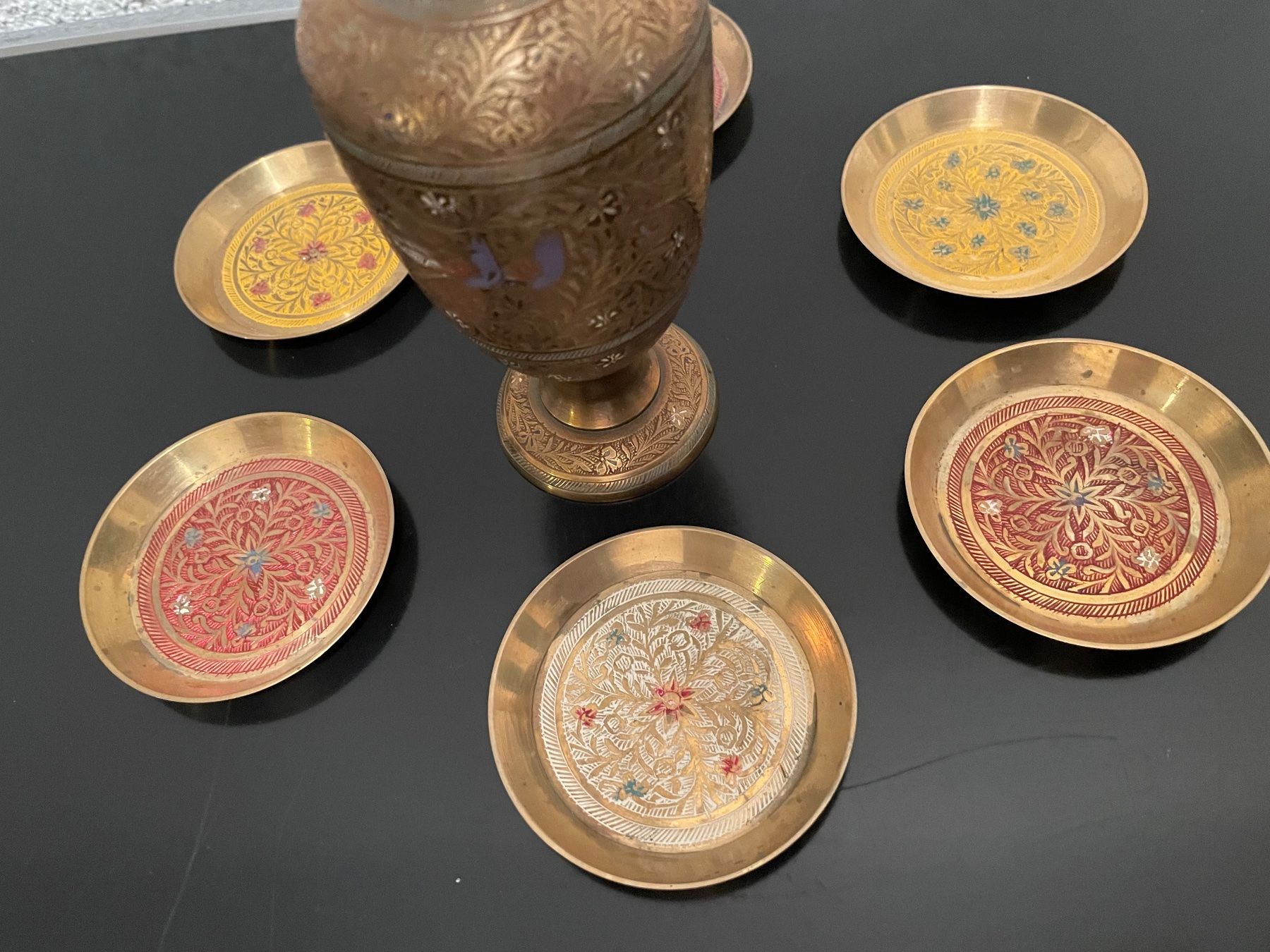 Vasi & Recipienti: Antike Messingvase mit 6 kleinen Tellern – Usato da Wilderswil venduto da Renaissance1 5
