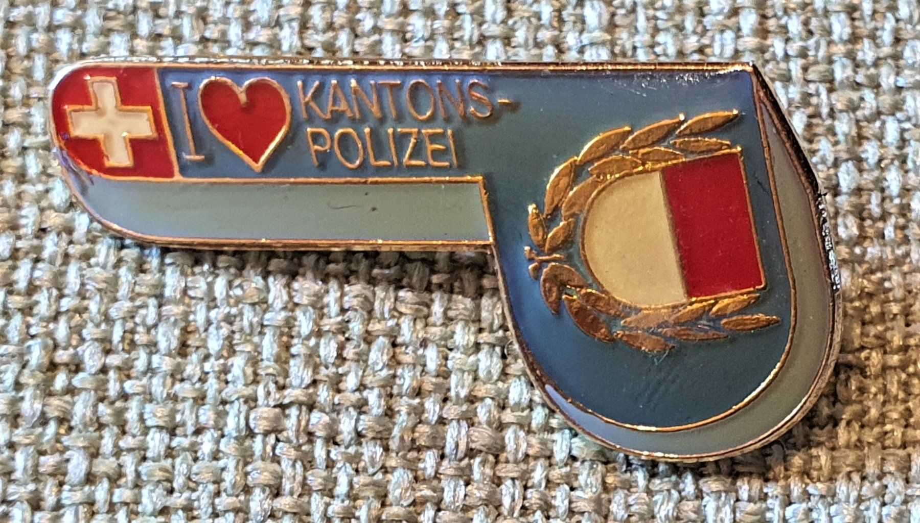 Plaketten & Abzeichen: L748 - Pin I Like Kantons Polizei Solothurn – Gebraucht aus Reinach BL von Boston-Verkauf 1