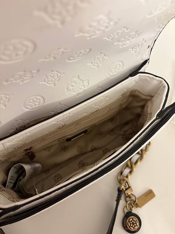 Taschen für Damen: Guess Umhängetasche – Gebraucht aus Toffen von _celine.tra 3