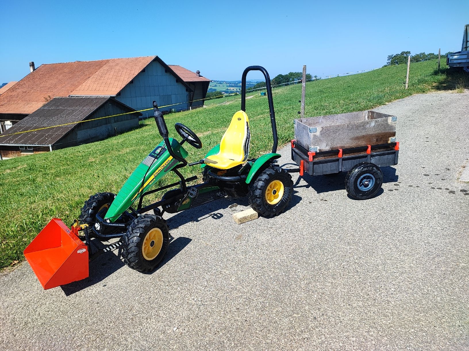 John Deere Veicoli per bambini: Go Kart Berg, Kindertraktor  – Usato da Romanens venduto da Crisup