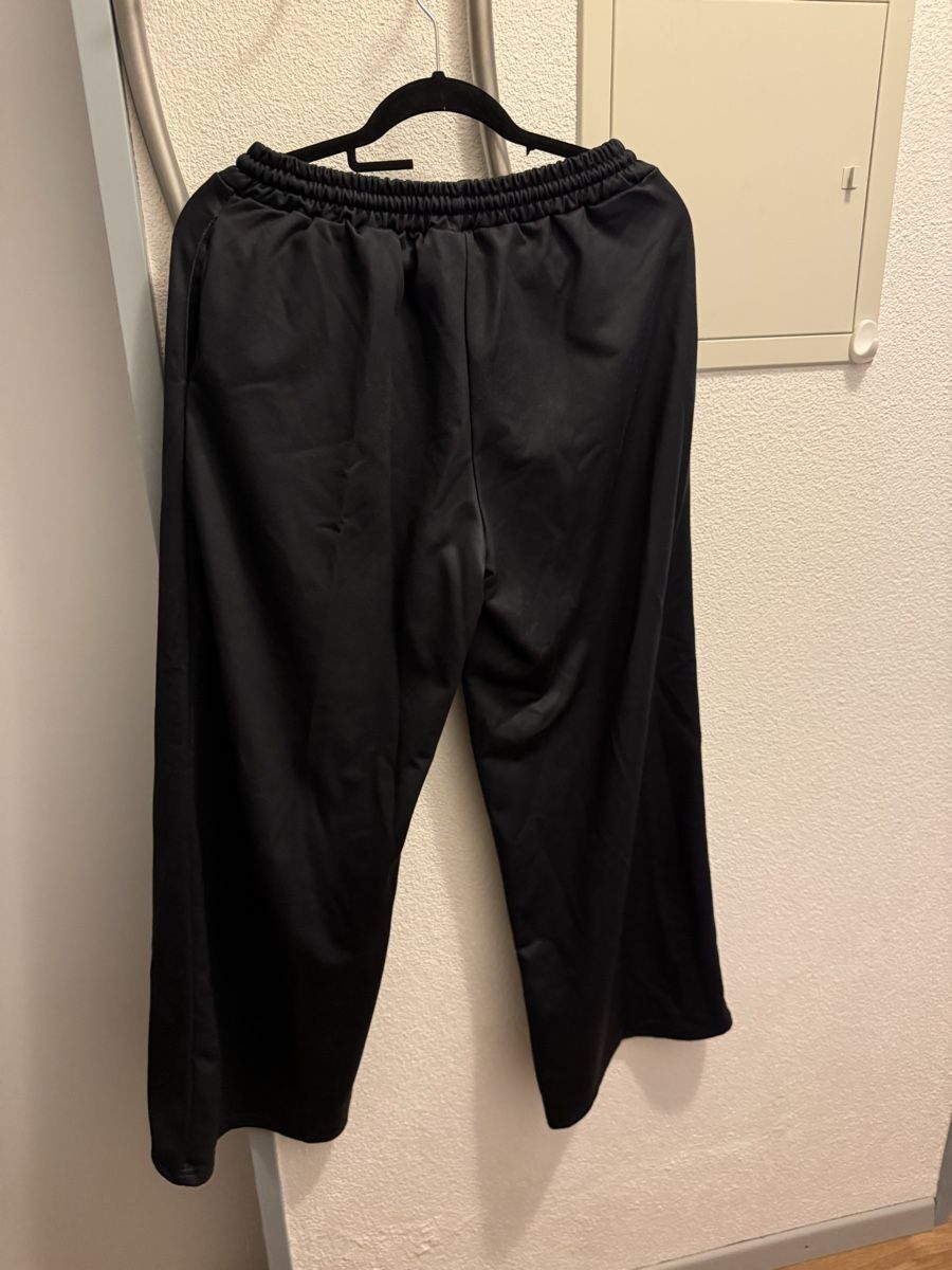 Shein Pantalons: Sporthose Schwarz Grösse M  – D'occasion à Ebikon par Samira._. 1