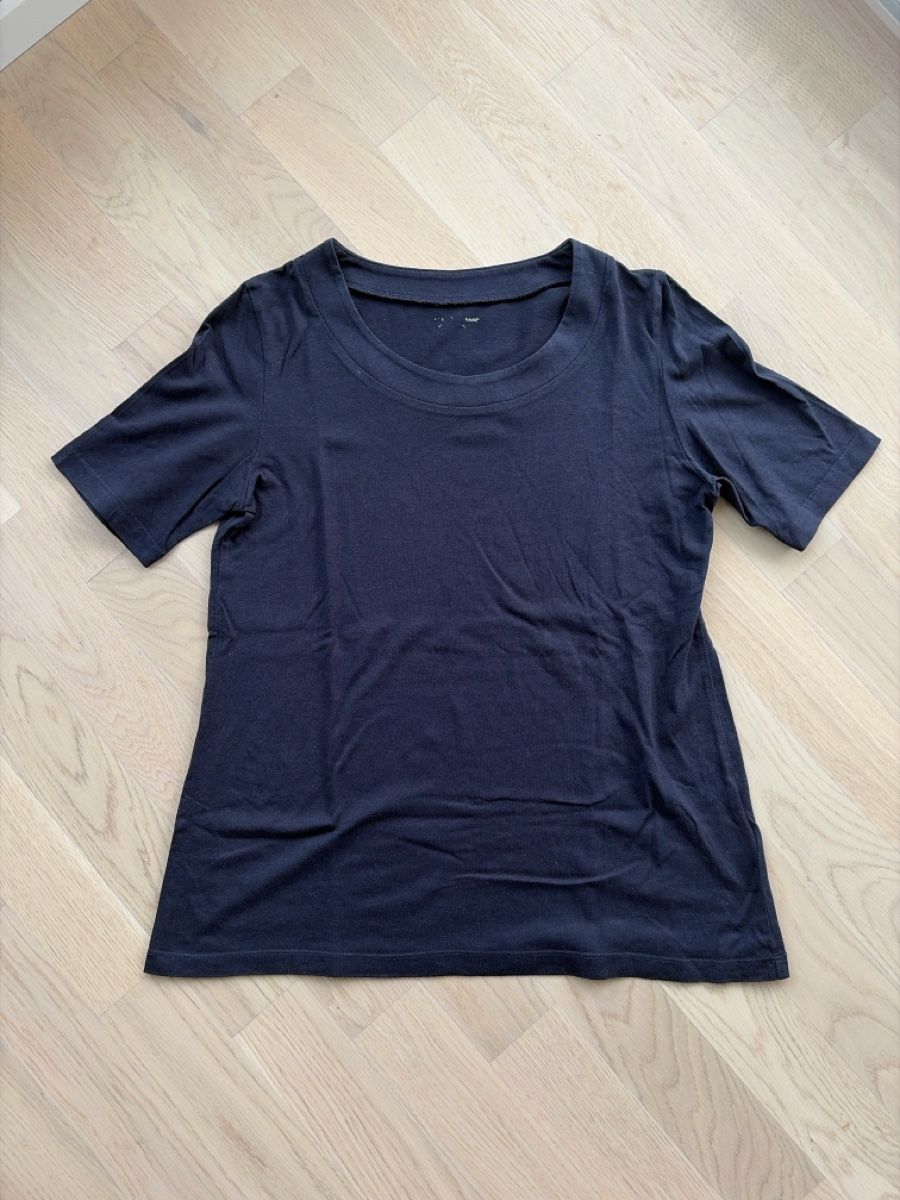 Collectif Mon Amour T-shirt: Collectif Mon Amour T-Shirt – Usato da Au ZH venduto da eac_gm25