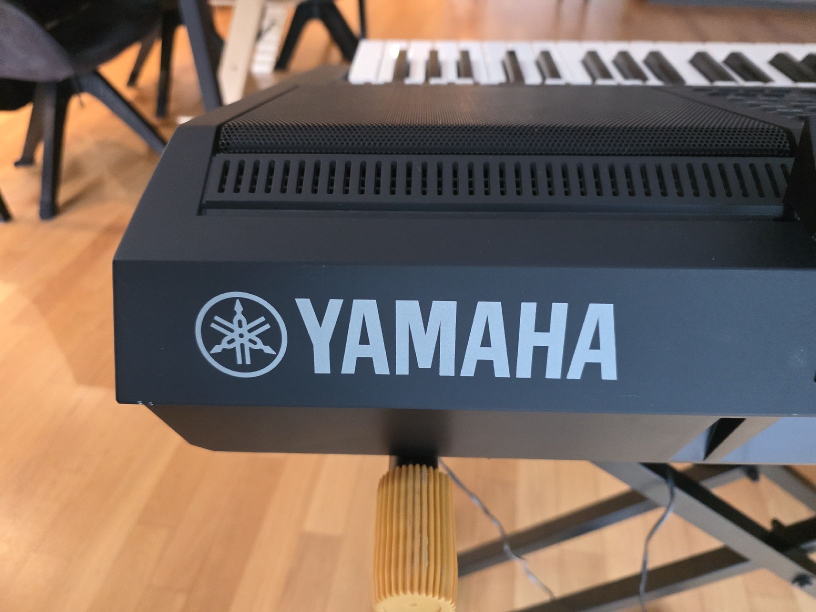 Yamaha Strumenti musicali: Yamaha PSR-S750 Keyboard – Usato da Zwingen venduto da Vader. 8