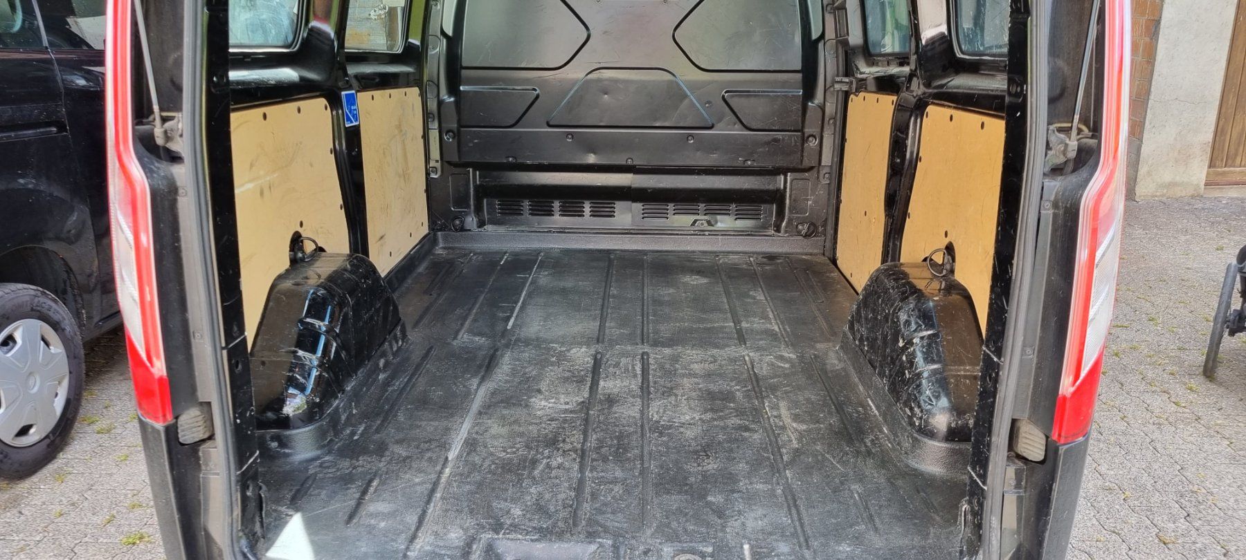 Ford Véhicules utilitaires: Ford Transit Custom Lieferwagen 3 Plätzer Schwarz – D'occasion à Uettligen par Buj1959 3