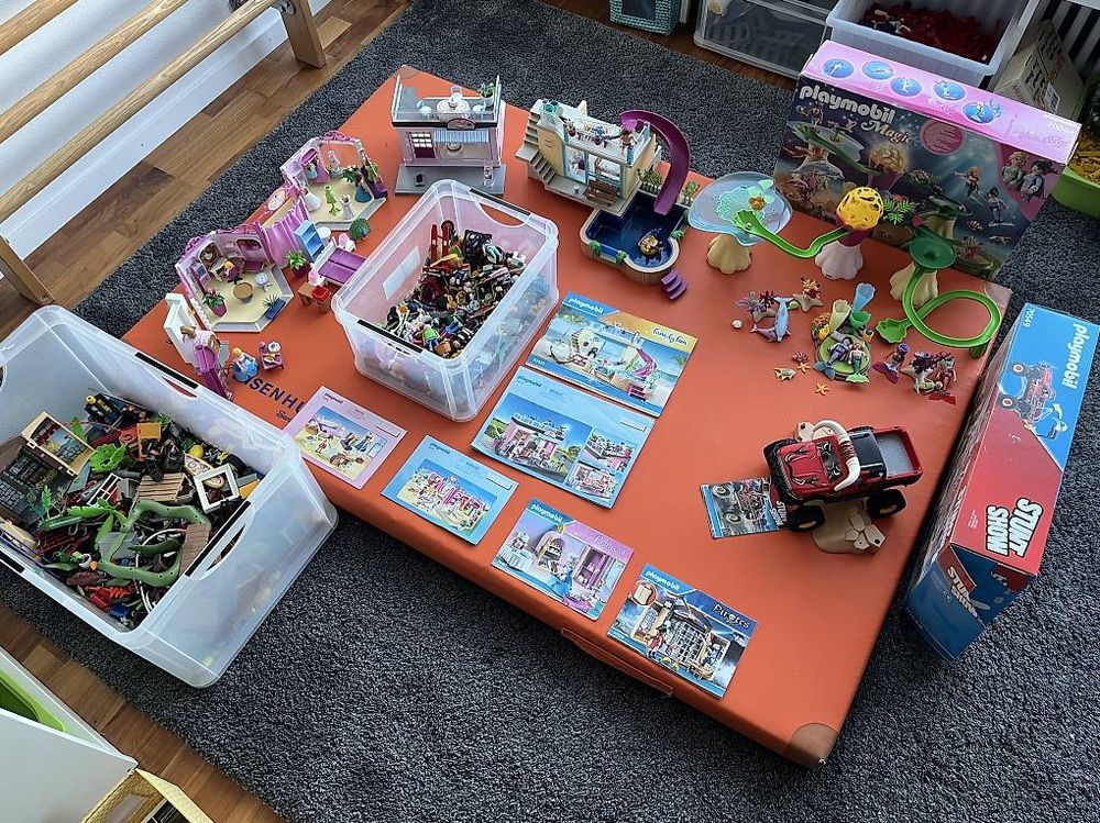 Playmobil Giocattoli: PREIS GESENKT!!! Grosse Playmobil-Sammlung - diverse Sets – Usato da Herisau venduto da TomLie