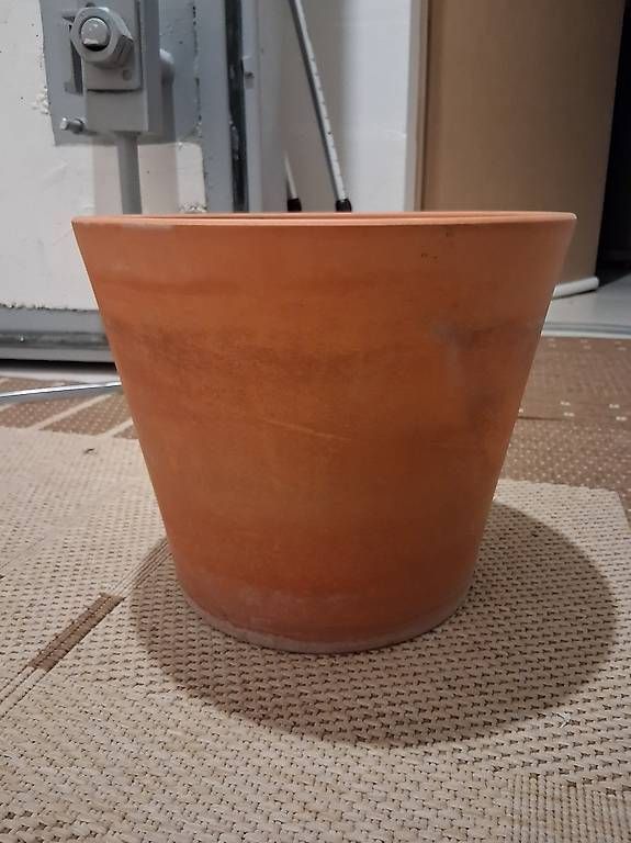 Pots de fleurs: INGEFÄRA 2 pots avec coupelle 18x20cm – D'occasion à Corcelles-le-Jorat par anggelaz