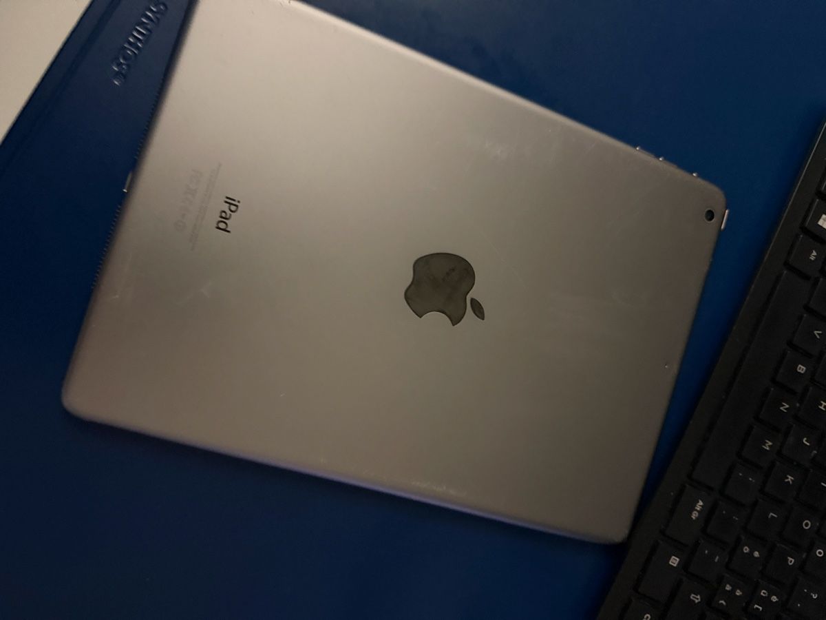 Apple Tablettes PC: Apple iPad AIR 1 – D'occasion à Horgen par -Capitano- 2