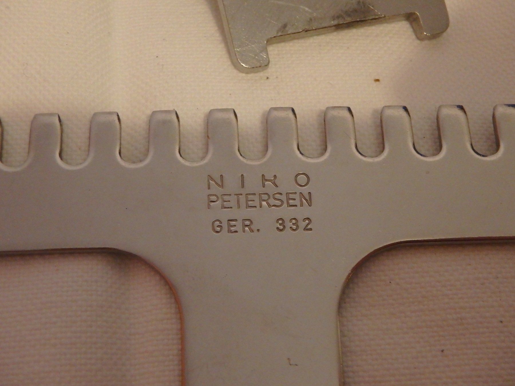 Placchette & Badge: Pinnenrechen – Usato da Bürglen UR venduto da mobi22 2