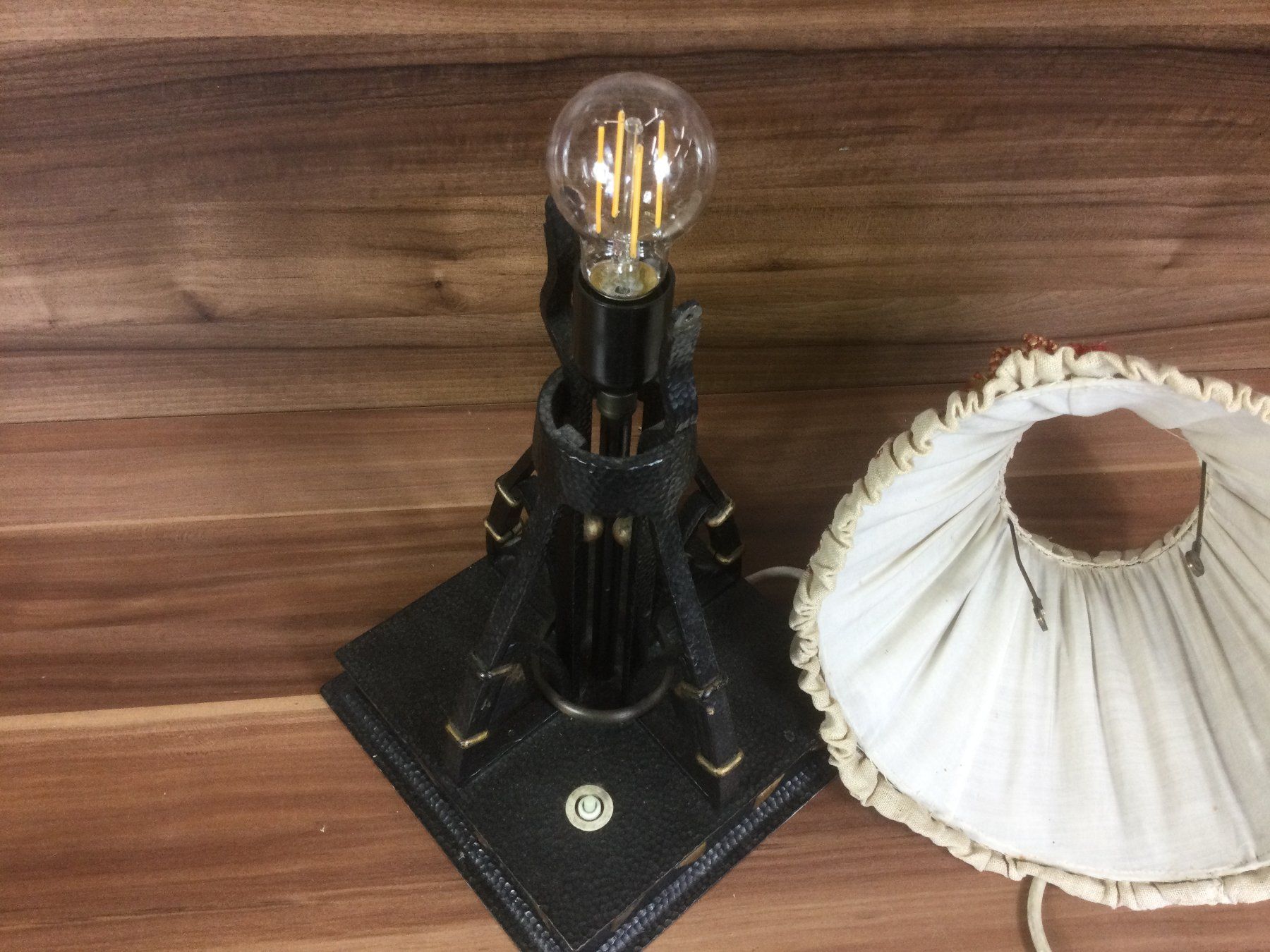 Lampade: Gebrauchte Jugendstil Tischlampe Eisen geschmiedet – Usato da Wangen SZ venduto da kuriosum12 4