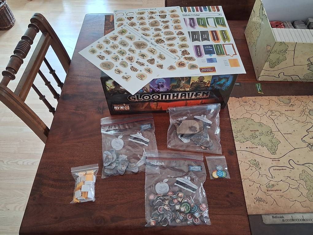 Giochi: Gloomhaven – Nuovo (secondo la descrizione) da Igis venduto da nil_x5vh 4