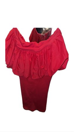 Rotes Sommerkleid mit Volant - Perfekt für den Sommer!