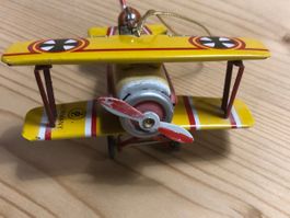 Blechflugzeug mit Aufhängerfaden (vermutlich DDR)