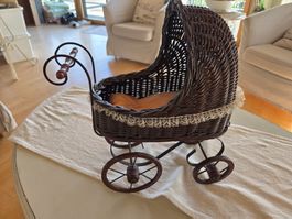 Kleine alter Puppenwagen