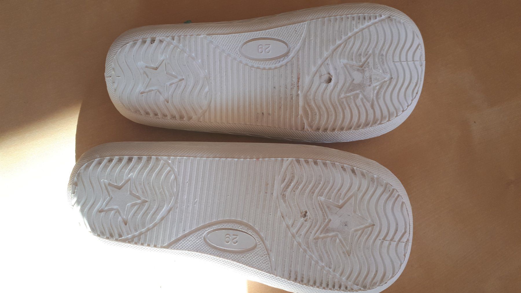 Scarpe per ragazzi: Badeschuhe Gr 29 Panther – Usato da Steg im Tösstal venduto da martinkreisl 1