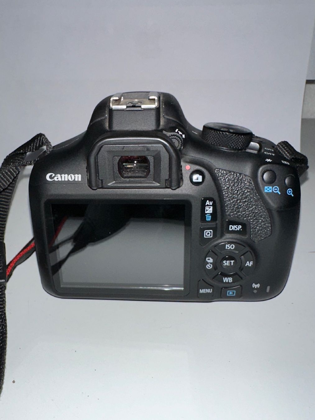 Canon Appareil photo: Canon EOS 1300D + 2 objectifs (18-55mm + 49mm) – D'occasion à Renens VD par mar_7v8g 1