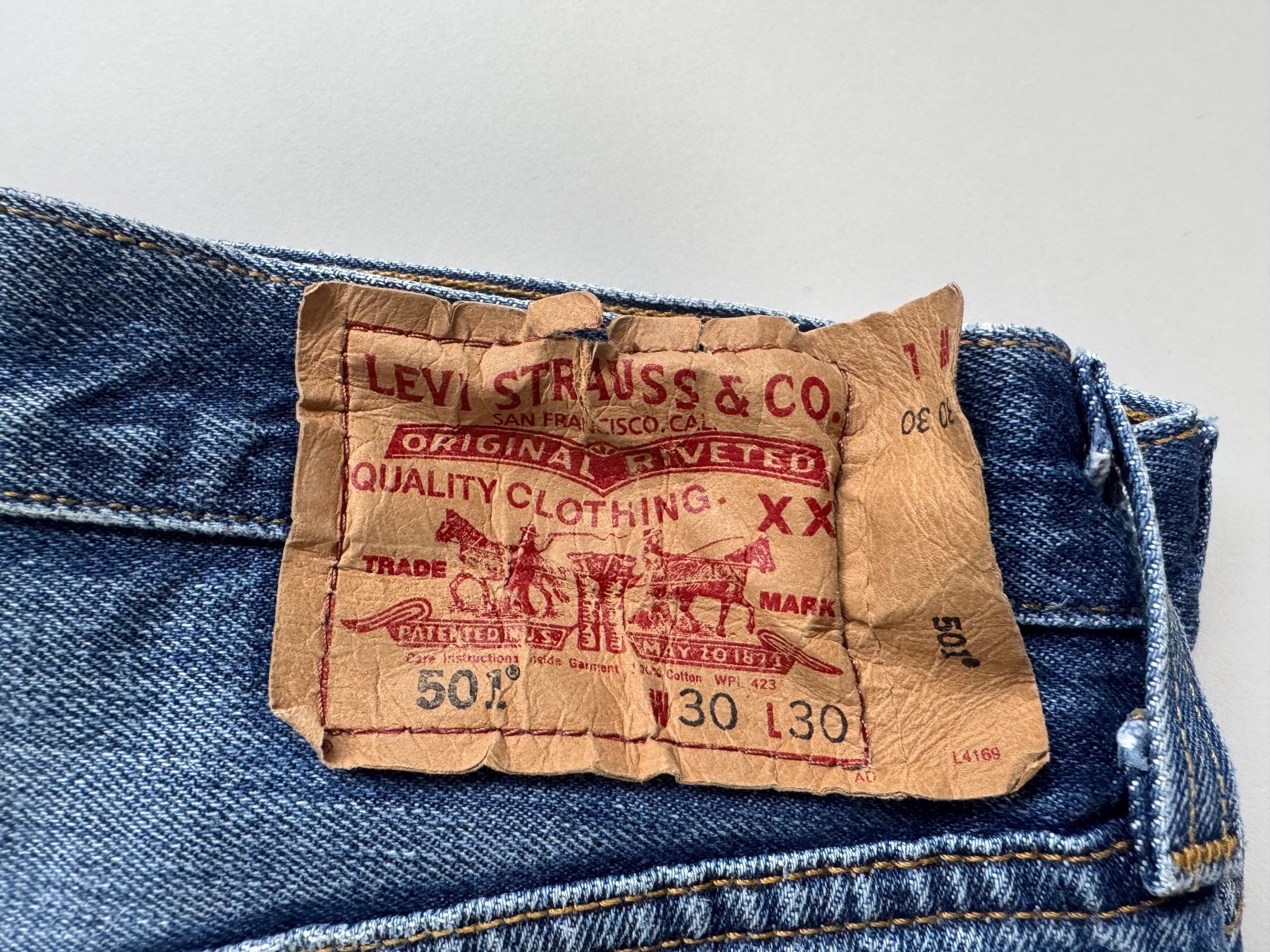 Levi's Jeans: Levis 501 denim W30 L30 with history – Usato da Neuchâtel venduto da _Easy_to_Find_ 1