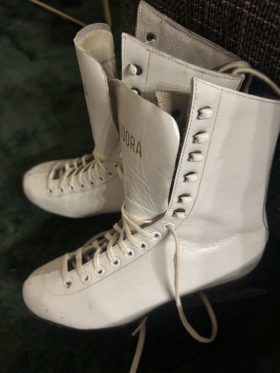 Hudora Pattini da ghiaccio: Hudora Schlittschuhe, Gr. 35 Wintersport – Usato da Hägendorf venduto da Miss_Kaktus 1