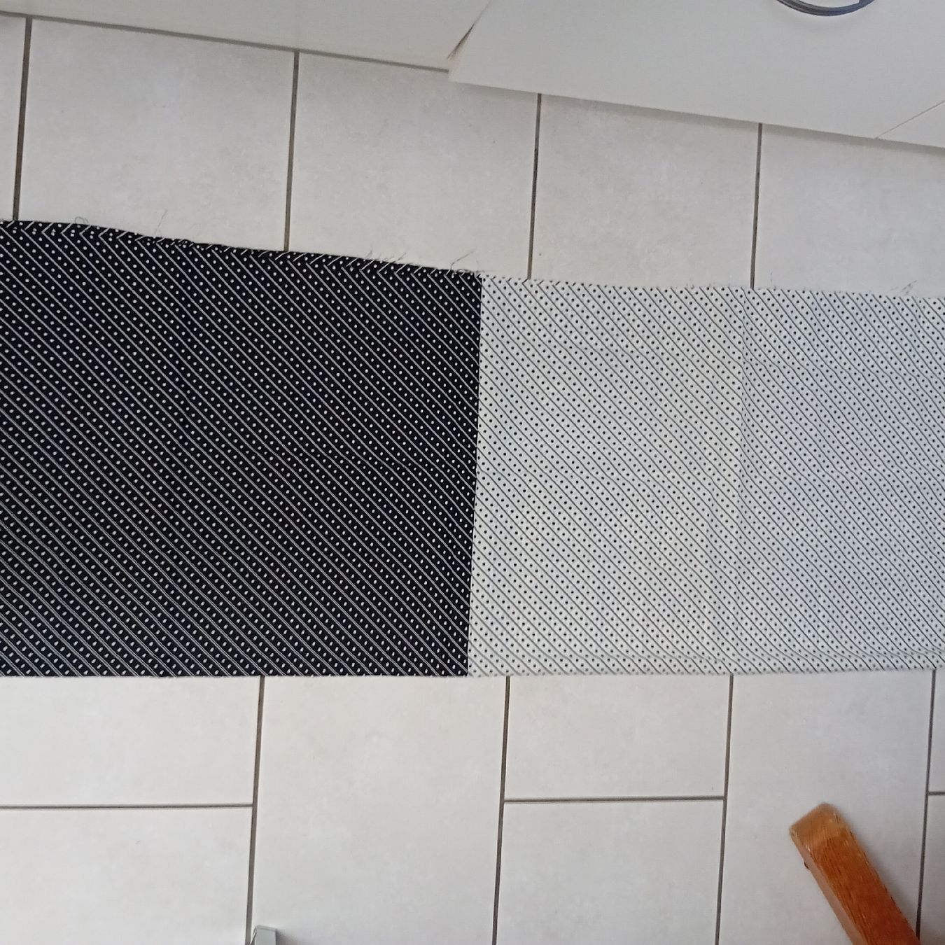 Tessuti: tissu bicolore – Nuovo (secondo la descrizione) da Biel/Bienne venduto da Monhub