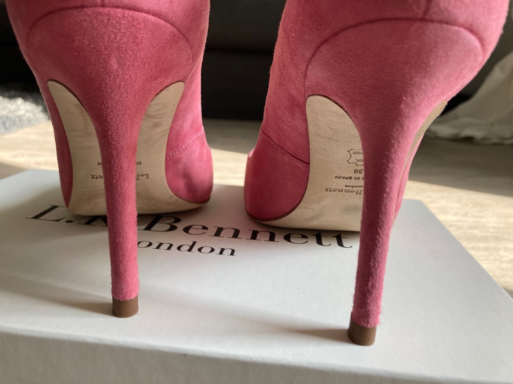 Damenschuhe: Veloursleder Pumps pink LK Bennett – Gebraucht aus Wohlen AG von SZS30 2