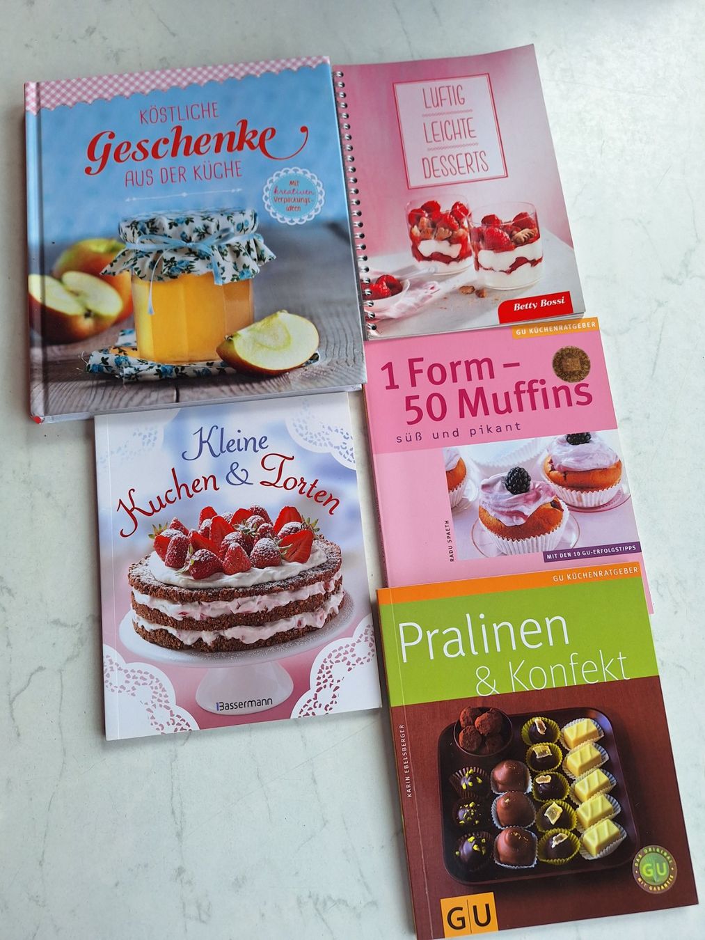 Libri: 5 STK DIV DESSERTBÜCHER DESSERTBUCH – Usato da Huttwil venduto da Kunterbuntli