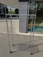 Kleiderständer auf Rollen aus Metall, verchromt