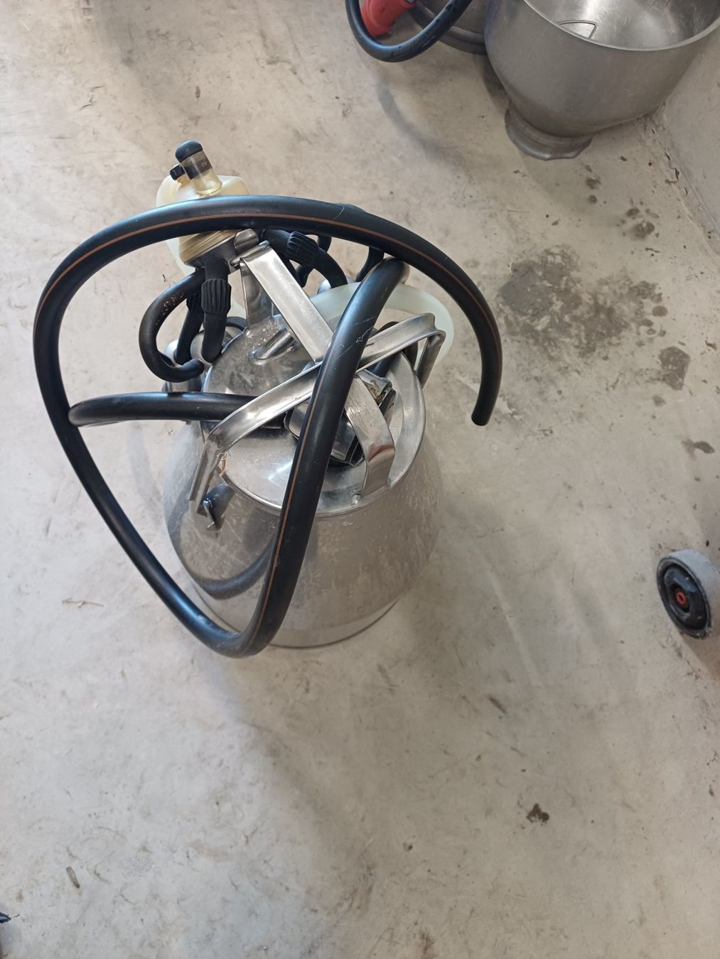 Delaval Tutte le macchine: Standeimer 25 Liter DeLaval, Melkaggregat – Usato da Boswil venduto da etaflex 1