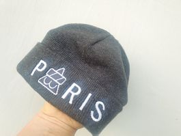MÜTZE ANTHRAZIT MIT PARIS STICKEREI IN WEISS CAPE WINTER