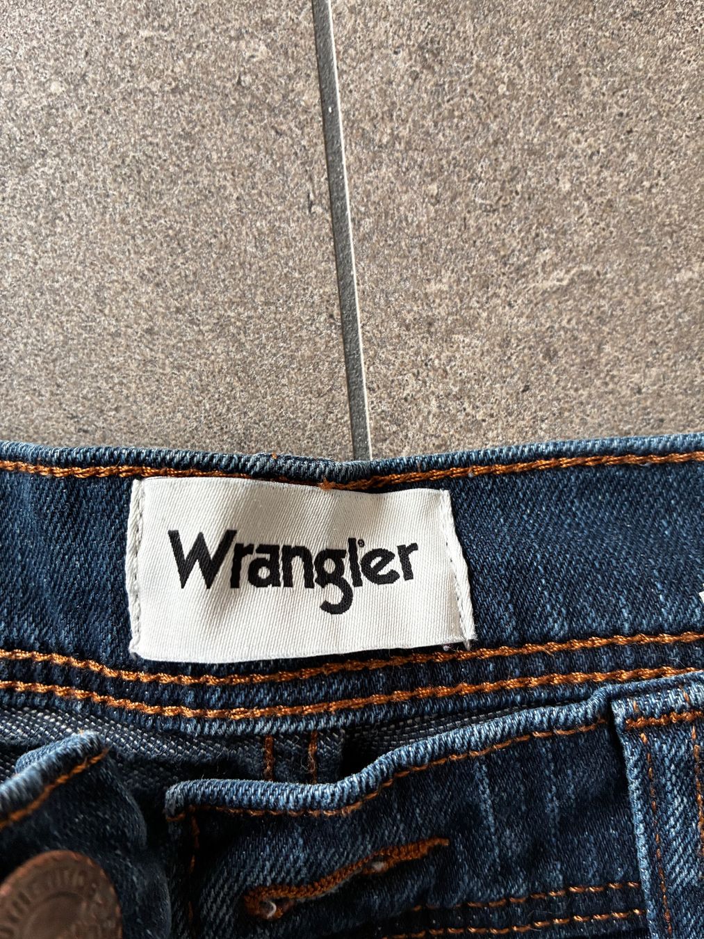 Wrangler Pantaloni: Pantalon équitation Western Wrangler – Usato da Corcelles-près-Payerne venduto da CyndelleMaiwen 2