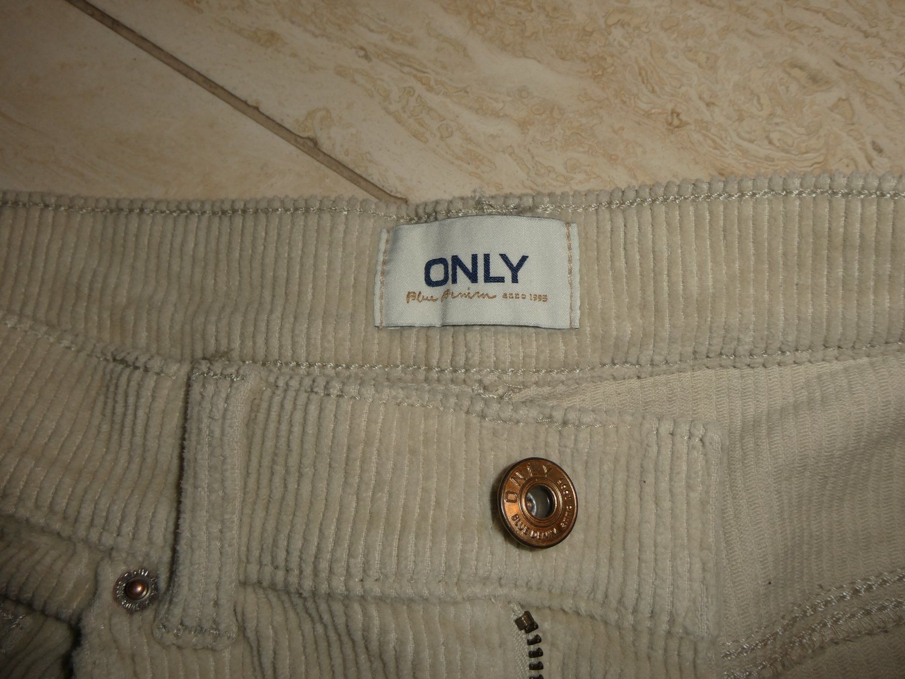 Only Pantalons: Cordhose ONLY – D'occasion à Mels par KOSL 1