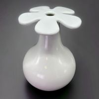 Superbe vase design J-Line en porcelaine blanche