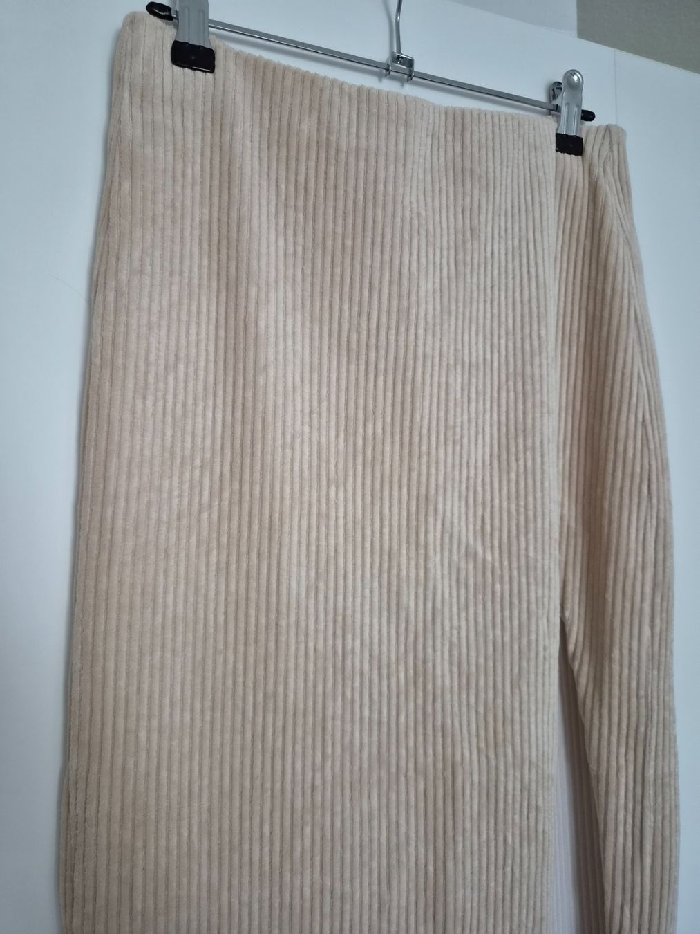Röcke: Jupe velours côtelé beige – Gebraucht aus Lausanne von leroyaumedereven 2
